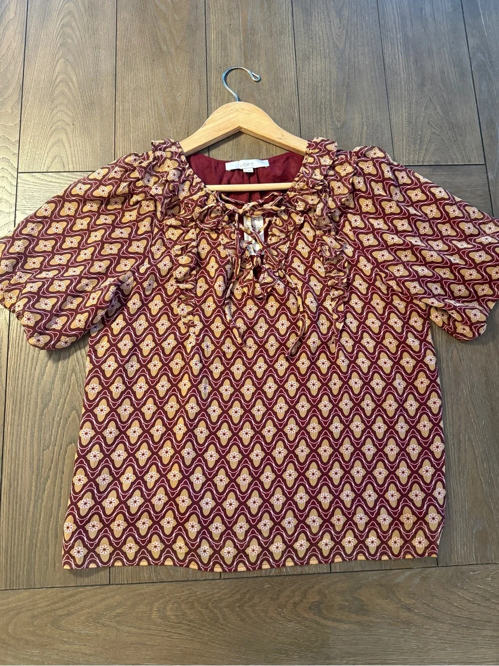 NWT LOFT Medium Burgundy Floral Ruffle Tie Neck Puff Sleeve Lined Blouse Boho